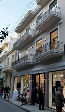 ΕΝ ΛΕΥΚΩ ΚΤΙΡΙΟ